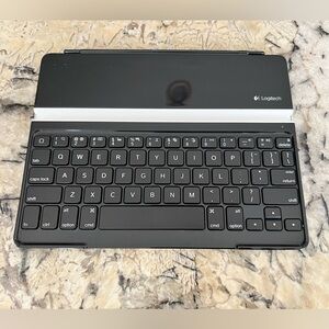 Logitech Ultrathin Keyboard Cover